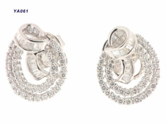 Pendientes con brillantes — modelo PE-010