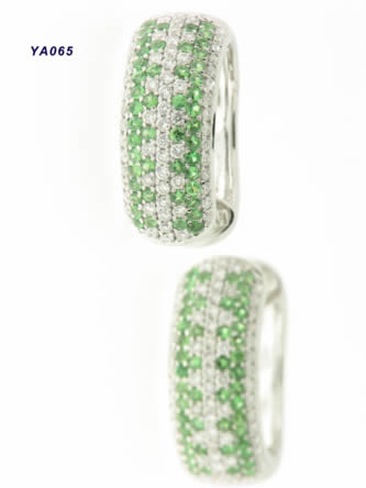 Pendientes con brillantes — modelo PE-011
